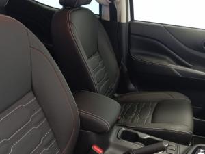 Nissan Navara 2.5DDTI PRO-2X automatic D/C - Image 8