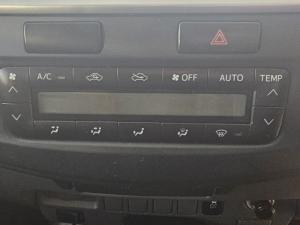 Toyota Hilux 3.0 D-4D Raider 4X4 automaticD/C - Image 11