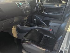 Toyota Hilux 3.0 D-4D Raider 4X4 automaticD/C - Image 7