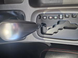 Toyota Hilux 3.0 D-4D Raider 4X4 automaticD/C - Image 9