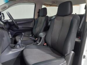 Isuzu KB 250D-Teq double cab LE - Image 6