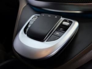 Mercedes-Benz V-Class V300d Avantgarde AMG Line - Image 13