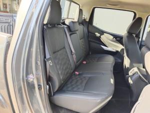 Nissan Navara 2.5DDTi double cab LE Plus - Image 9