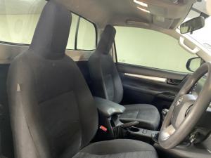 Toyota Hilux 2.4GD-6 single cab Raider manual - Image 8
