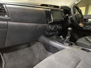 Toyota Hilux 2.4GD-6 single cab Raider manual - Image 9