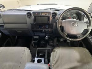 Toyota Land Cruiser 79 4.5D-4D V8 double cab LX 70th Anniversary - Image 7