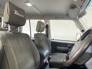 Toyota Land Cruiser 79 4.5D-4D V8 double cab LX 70th Anniversary - Image 8