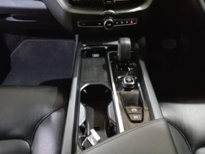 Volvo XC60 B5 AWD Essential - Image 12