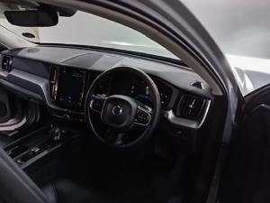 Volvo XC60 B5 AWD Essential - Image 6