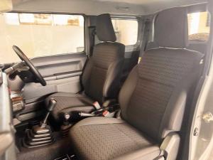 Suzuki Jimny 1.5 GA - Image 11
