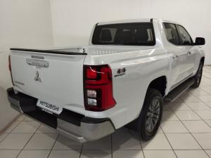 Mitsubishi Triton 2.4DI-D double cab GLS 4x4 manual - Image 4
