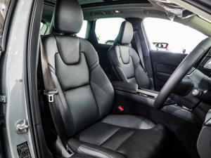 Volvo XC60 T8 Recharge AWD Ultimate Dark - Image 12