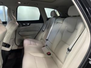 Volvo XC60 B5 AWD Ultimate Dark - Image 7