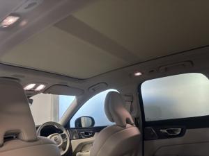 Volvo XC60 B5 AWD Ultimate Dark - Image 8
