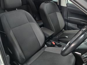 Volkswagen Polo hatch 1.0TSI Life manual - Image 10