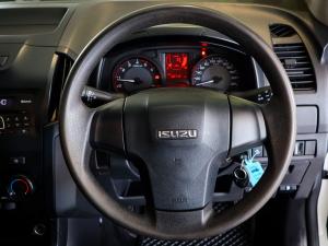 Isuzu D-Max 250 Extended cab Hi-Ride - Image 8