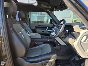Land Rover Defender 90 D240 X-Dynamic SE - Image 11