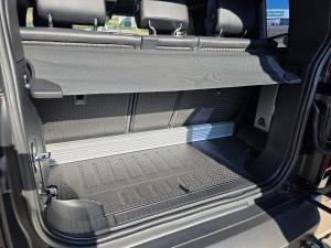 Land Rover Defender 90 D240 X-Dynamic SE - Image 16