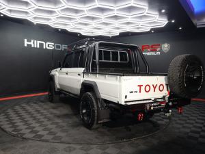 Toyota Land Cruiser 79 4.5D-4D V8 double cab LX 70th Anniversary - Image 4