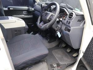 Toyota Land Cruiser 79 4.5D-4D V8 double cab LX 70th Anniversary - Image 9
