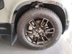 Land Rover Defender 110 D350 X-Dynamic HSE - Image 7