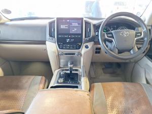 Toyota Land Cruiser 200 4.5D-4D V8 VX-R - Image 6
