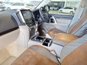 Toyota Land Cruiser 200 4.5D-4D V8 VX-R - Image 7