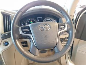 Toyota Land Cruiser 200 4.5D-4D V8 VX-R - Image 8