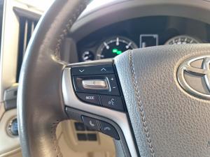 Toyota Land Cruiser 200 4.5D-4D V8 VX-R - Image 9
