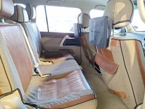 Toyota Land Cruiser 200 4.5D-4D V8 VX-R - Image 18
