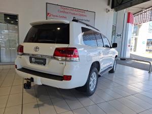 Toyota Land Cruiser 200 4.5D-4D V8 VX-R - Image 2