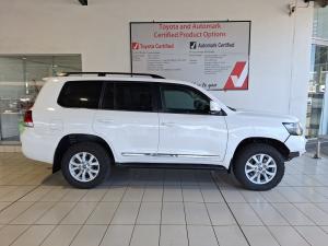Toyota Land Cruiser 200 4.5D-4D V8 VX-R - Image 3