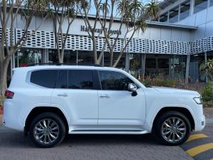 Toyota Land Cruiser 300 3.5T ZX - Image 3