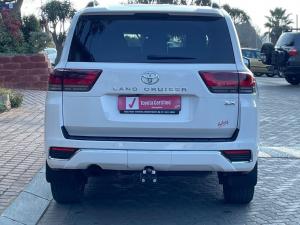 Toyota Land Cruiser 300 3.5T ZX - Image 4