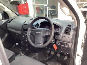 Isuzu D-Max Gen 6 250 single cab Fleetside safety - Image 6