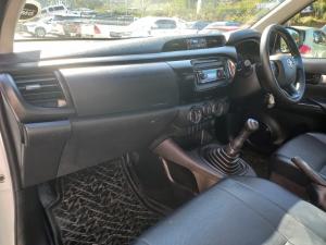 Toyota Hilux 2.4GD S (aircon) - Image 7
