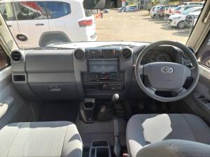 Toyota Land Cruiser 79 4.5D-4D V8 single cab LX - Image 7
