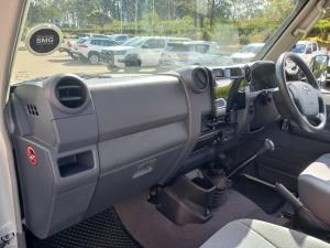 Toyota Land Cruiser 79 4.5D-4D V8 single cab LX - Image 8
