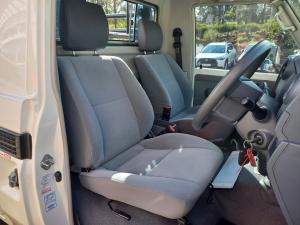 Toyota Land Cruiser 79 4.5D-4D V8 single cab LX - Image 13
