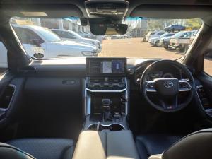 Toyota Land Cruiser 300 3.3D GR-Sport - Image 6