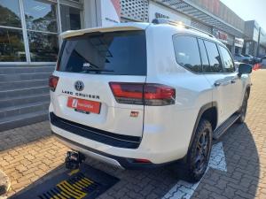 Toyota Land Cruiser 300 3.3D GR-Sport - Image 2