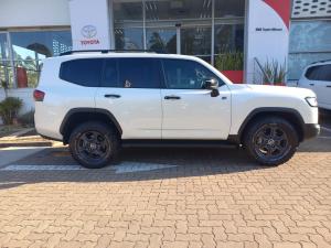 Toyota Land Cruiser 300 3.3D GR-Sport - Image 3