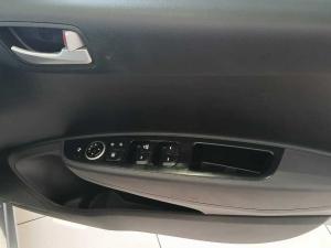 Hyundai Grand i10 1.0 Fluid - Image 16