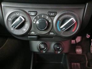 Toyota Vitz 1.0 XR manual - Image 15