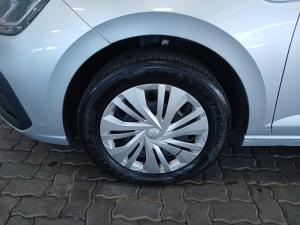 Volkswagen Polo sedan 1.6 manual - Image 22