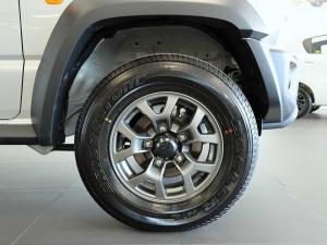 Suzuki Jimny 1.5 GLX AllGrip 5-door auto - Image 16