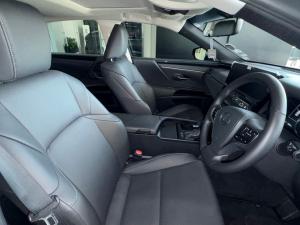 Lexus ES 300h EX - Image 10