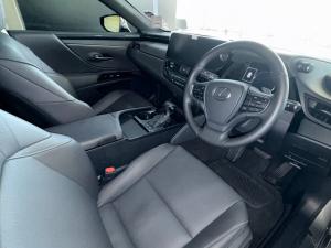 Lexus ES 300h EX - Image 11