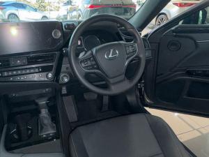 Lexus ES 300h EX - Image 15