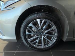Lexus ES 300h EX - Image 16